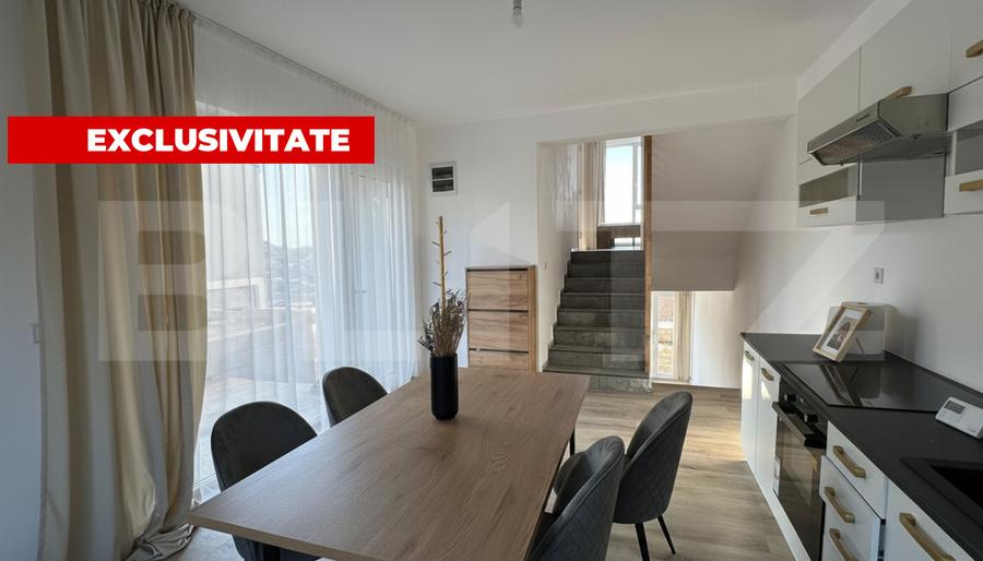 Casa pe calcan cu priveliste superba si compartimentare deosebita.