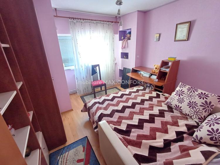 Vanzare apartament 4 camere-Imobiliare MAXICONFORT