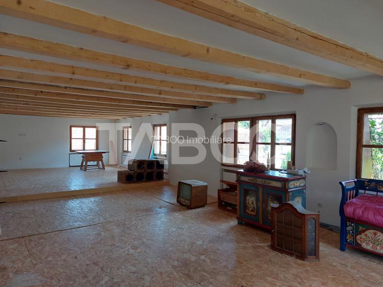 Casa saseasca P+1E+M 216 mpu curte libera 175 mp Cisnadioara - 23
