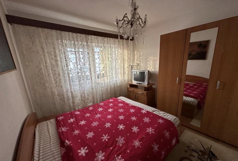 Apartament 3 camere zona Vasile Aron