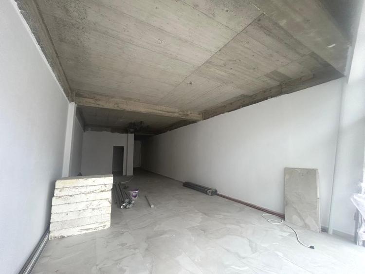 Spatiu comercial de inchiriat 120 mp - vitrina la strada - Selimbar, zona Brana