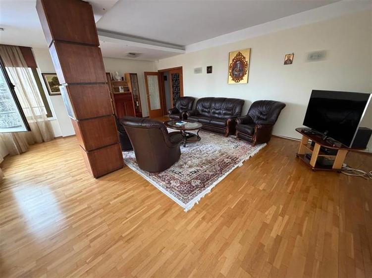 Vanzare apartament 3 camere, Primaverii, loc de parcare subteran