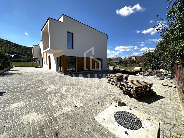 Duplex | Zona str Florilor-Floresti | 2 Locuri de parcare