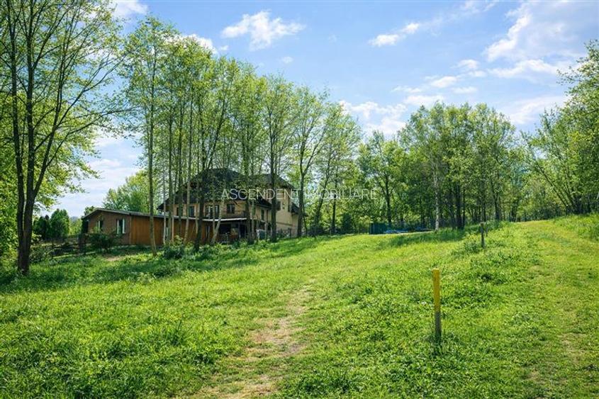 In cadru apreciabil, cu documentie si autorizatie: 550 mp teren intravilan, Toha - 5
