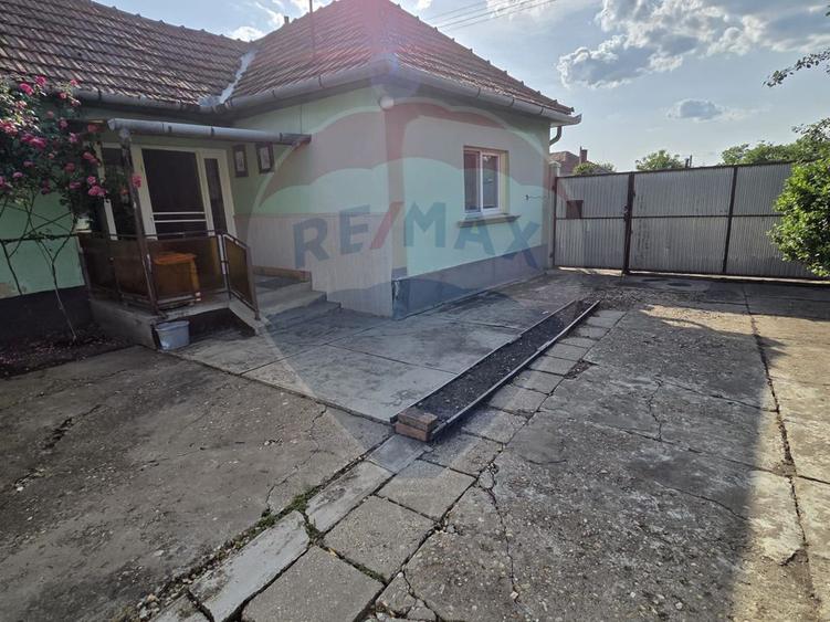 Casă cu gradina si solarii de legume in Mehkerek UNGARIA