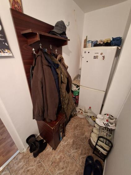 Apartament cu 2 camere, decomandat, etajul 3/4, zona Podu Ros