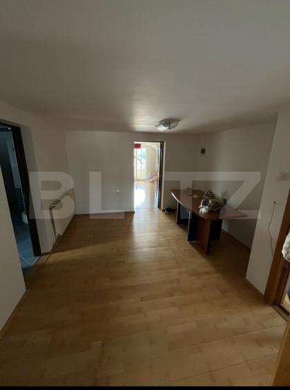 Apartament 3 camere, 77.8 mp, zona Calea Moldovei