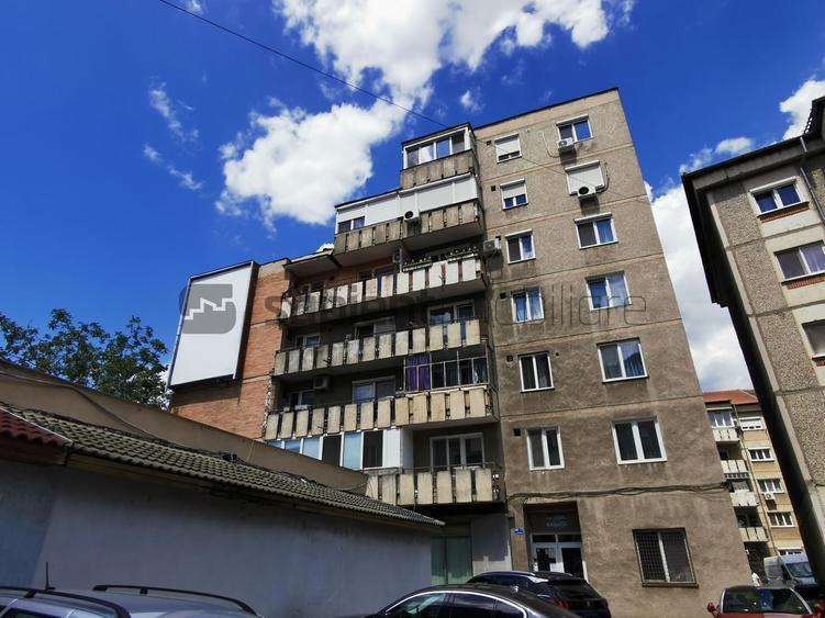De închiriat apartament cu 4 camere, Bd. Decebal
