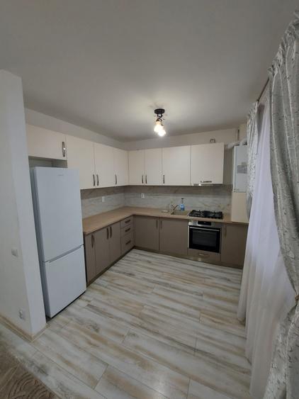 Apartament cu 3 camere,etaj intermediar,parcare subterana,zona Eroilor