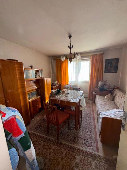 Apartament 2 camere,decomandat, etaj 3, zona Zamfirescu-Policlinica