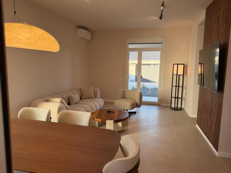 Casa din categoria Lux în Dumbrăvița 2 garaje