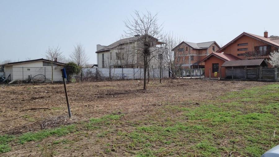 Teren de vânzare într-o zonă rezidențială compactă