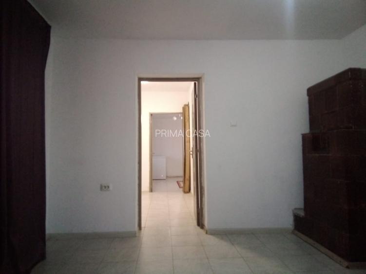 Casa in comuna Sageata BZ teren 3000mp renovata recent Pret: 45.000 neg. - 4