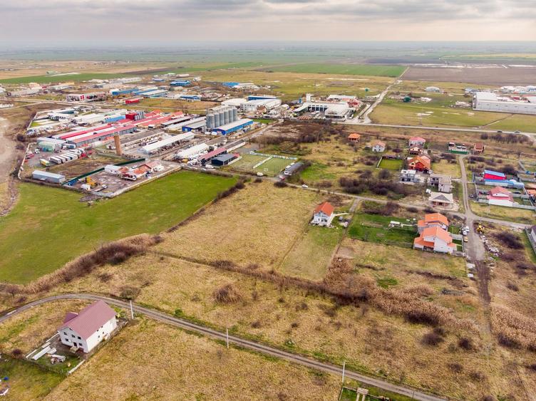 Teren de investiții cu PUZ industrial în Săcălaz