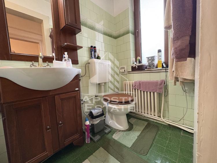 Apartament 2 camere, etaj intermediar, cu garaj in cladire reabilitata