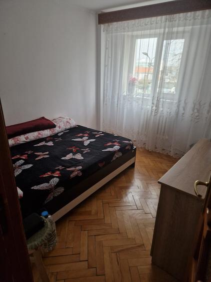 Apartament 4 camere zona Parcul Mihai Eminsecu , etaj 2 , loc de parcare
