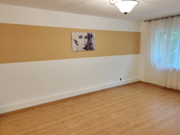 Apartament 3 camere liber la vanzare zona Astra