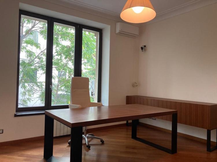 Calea Victoriei, apartament de 5 camere. Ideal birou.