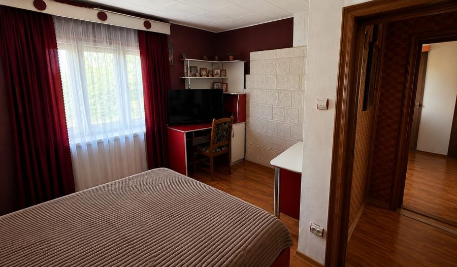 Casa cu etaj si cladire separata de 250mp