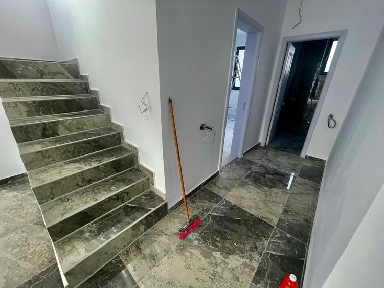 Casa individuala 5 cam. Teren 218mp. 600m fata de metrou