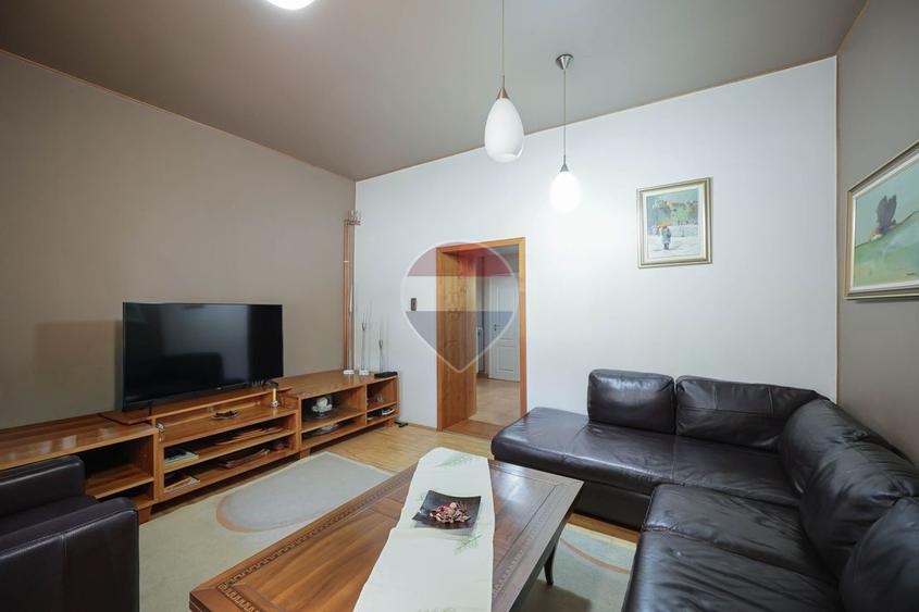 Casă zona Horea, cu apartament separat, grădină amenajată și garaj