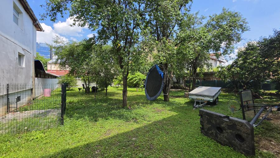 Apartament cu 4 camere , garaj si teren de 420 mp de vanzare zona Sub Arini