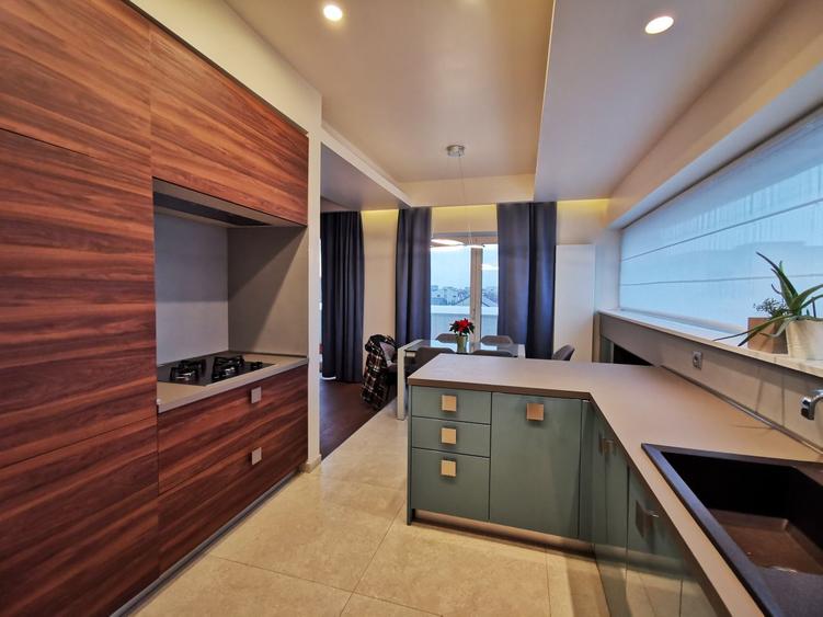 Apartament  ultrafinisat cu 3 dormitoare, mobilier modern si garaj
