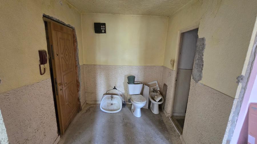 Apartament 2 camere de vanzare, etajul 3, ultracental Focsani