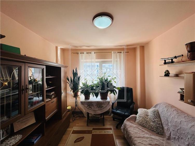Ap decomandat, 4 camere, balcon - Zona Mihai Viteazu - 11