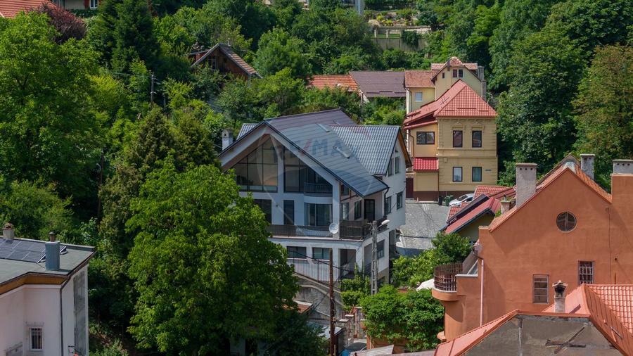 Vanzare două vile, cu potential investitional în Brașov, cartier Șchei