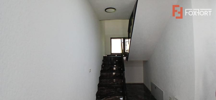 Casa individuala cu 6 camere Parter + 1 Etaj in Comlosu Mare