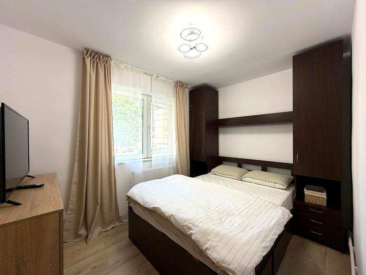 Apartament cu 3 camere, etaj 1/4, decomandat - Cetate