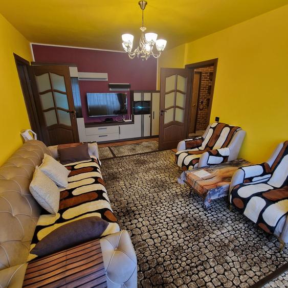 Nord,se vinde apartament semidecomandat ,doua camere ,pret 65000 euro negociabil