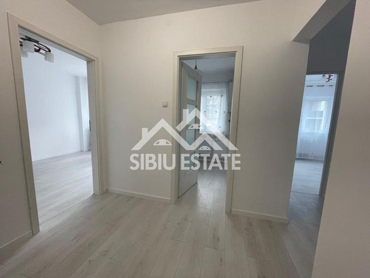 Apartament decomandat cu 2 camere, balcon, etaj 3, recent renovat, -Sibiu