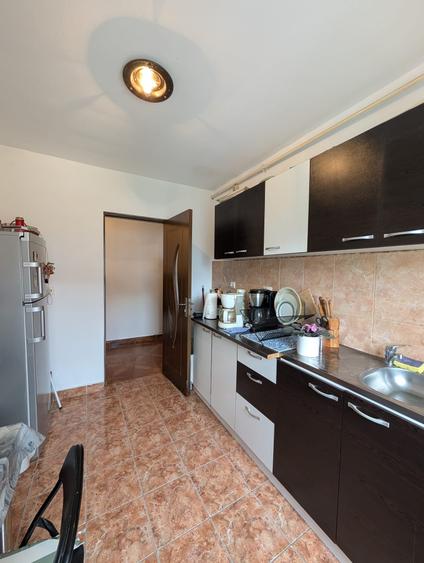 Garsonieră de vânzare cu balcon și bucătărie separată, zona Eroilor, Floresti