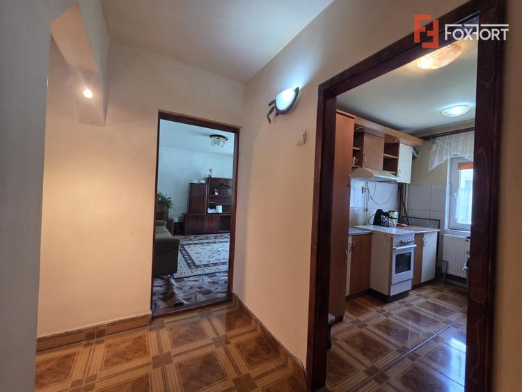 Apartament cu 3 camere, decomandat cu vedere pe 3 parti - zona Miorita