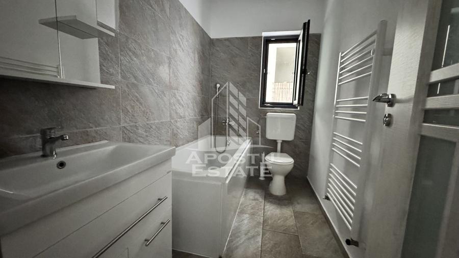 Apartament 3 camere , semidecomandat, zona Lipovei