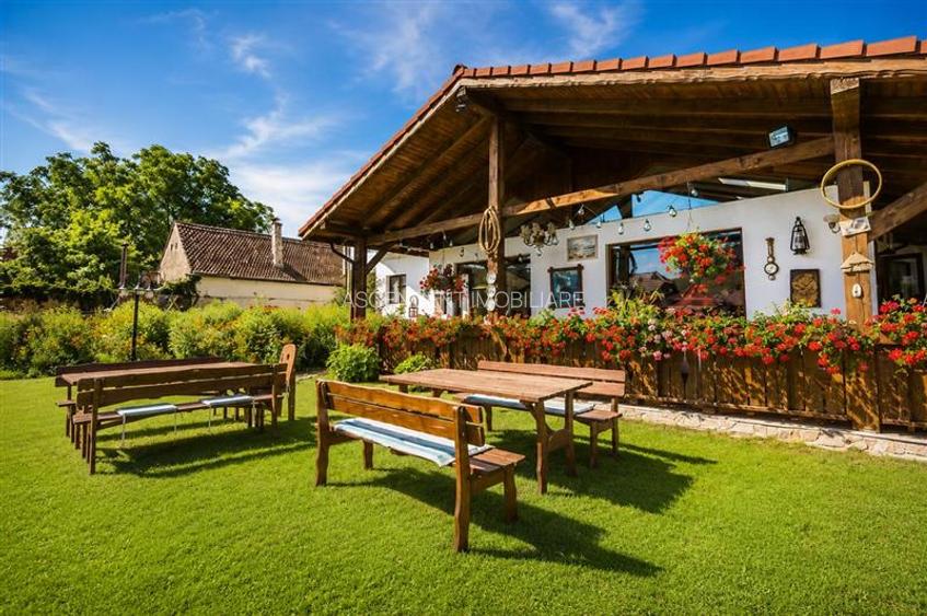 Hotel 3* + Pensiune 4*, piscina, teren tenis, 6.200mp parc privat +, Sanpetru, B - 23
