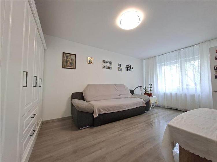 Garsoniera moderna cu pivnita zona Lazaret