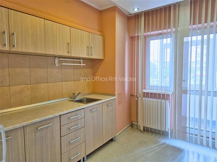 OSTROVENI - Etaj 1 - Spatiu cu vizibilitate stradala - Cabinet medical/birouri - 12