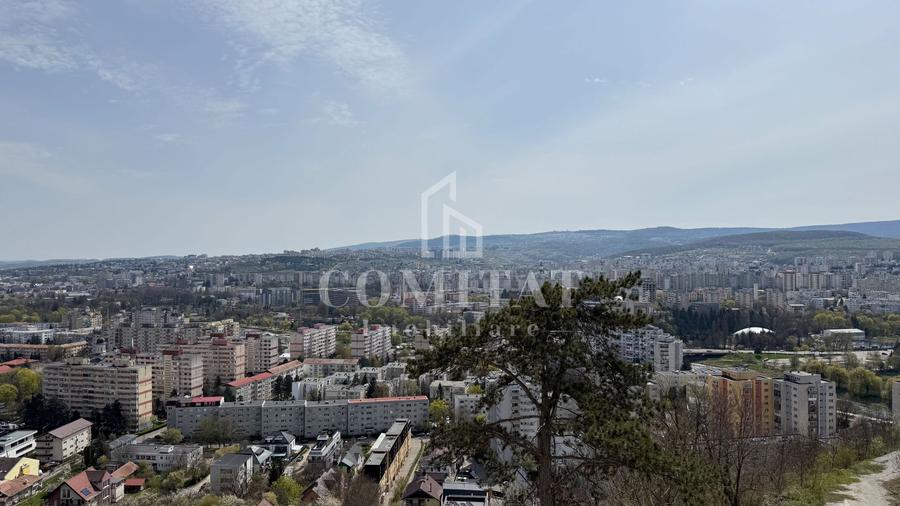Casă generoasă cu panoramă și 256 mp terasă circulabilă