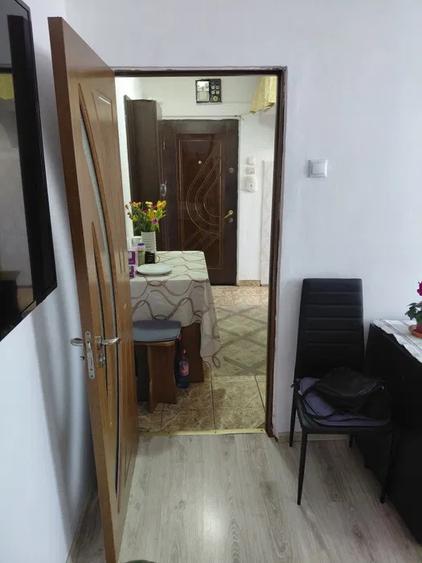 Apartament semidecomandat, 39 mp, zona Craiovita Noua