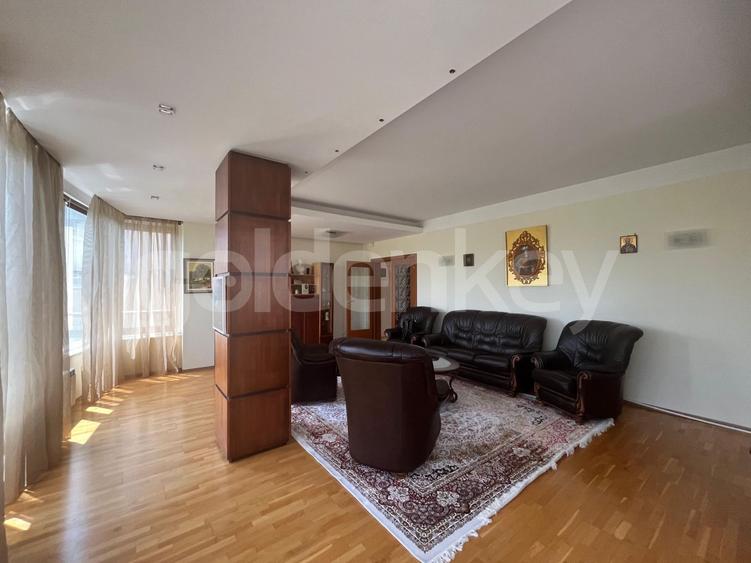 Apartament spatios cu 3 camere | loc de parcare si boxa