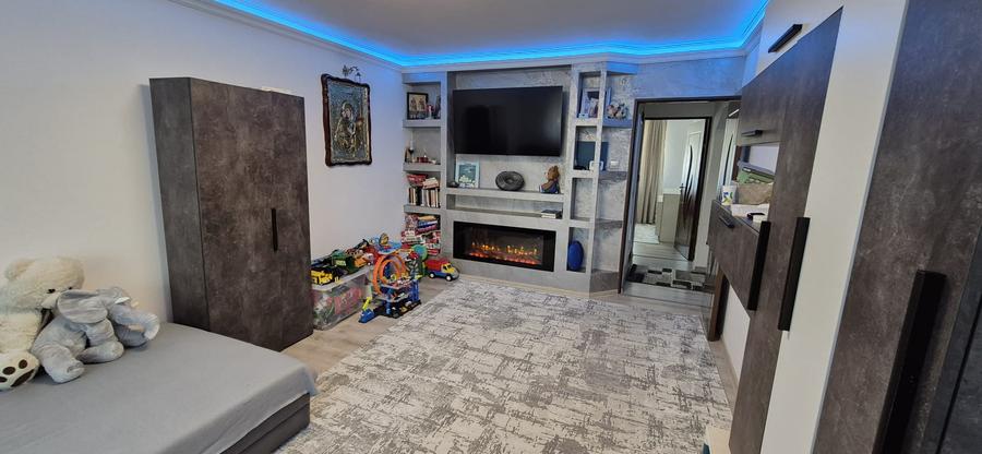 Apartament 3 camere de vanzare