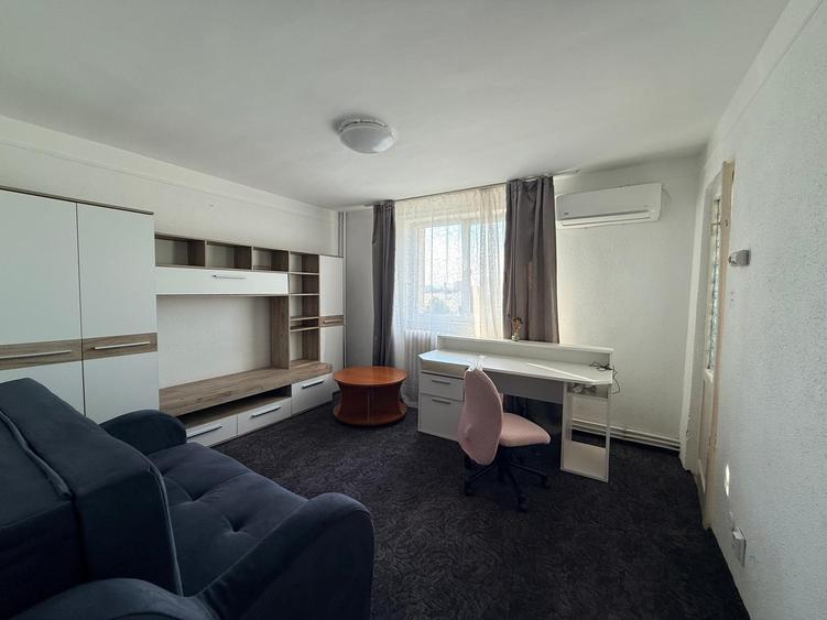Centru Civic Hala Centrala , apartament 2 camere decomandat , etaj intermediar