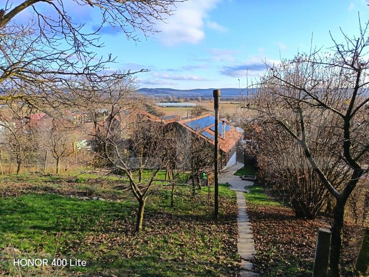 Casa superba cu 15 ari teren situata in Curteni
