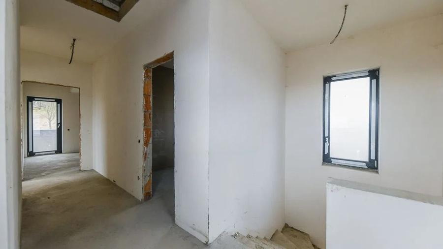 Casa cu garaj, teren liber 326 mp in Feleacu