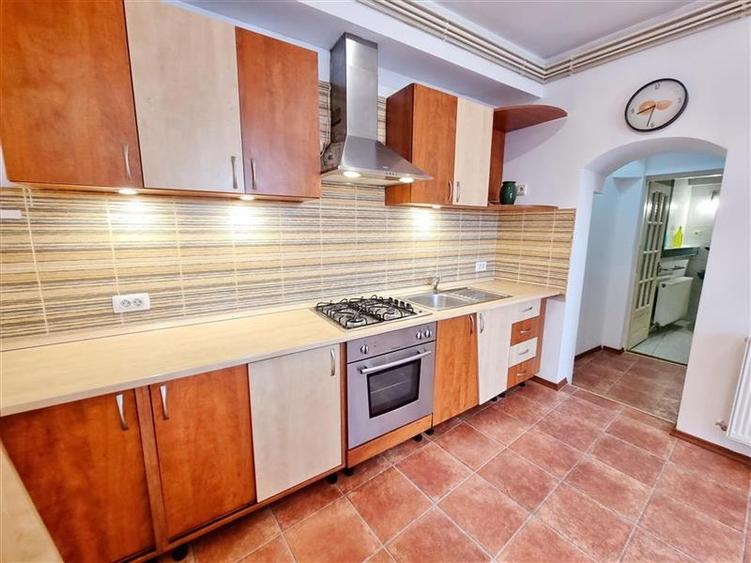 Garsoniera spatioasa de inchiriat in Centrul Istoric al Brasovului