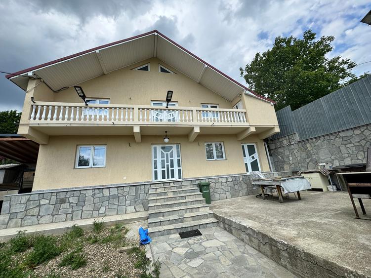 MARGINENI - Casa P+1, din caramida, construita 2010, 4 dormitoare, 600mp teren