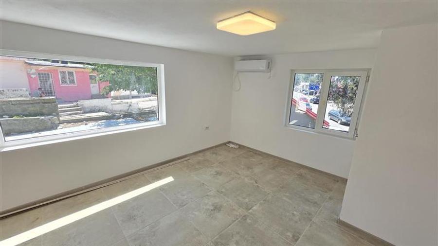 Oravita, Spatiu Comercial, Zona Piata, Usor Negociabil